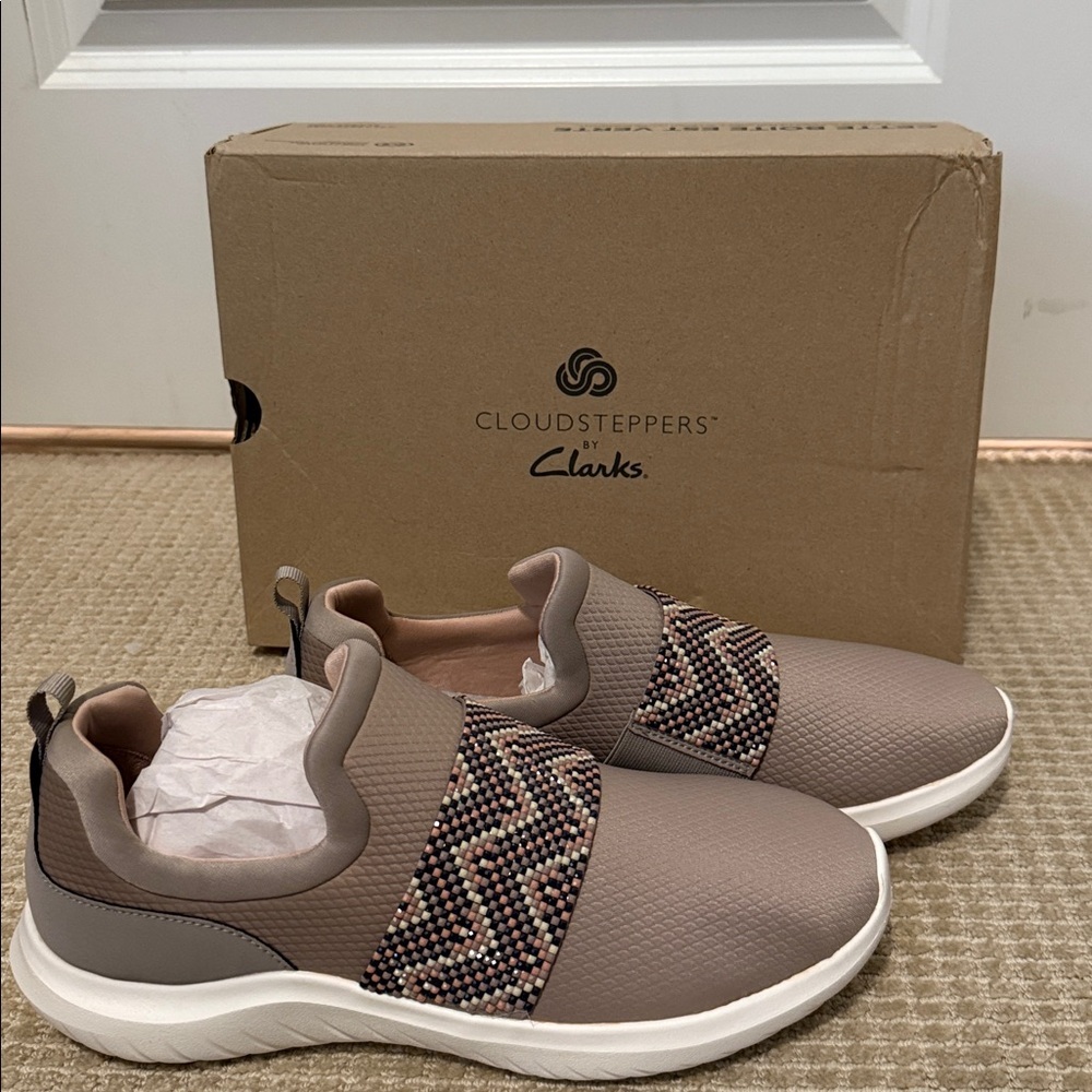 NWT cloud steppers by Clarks. Slip on sneakers with cushion, soft souls in Sz 10 - Picture 4 of 6
